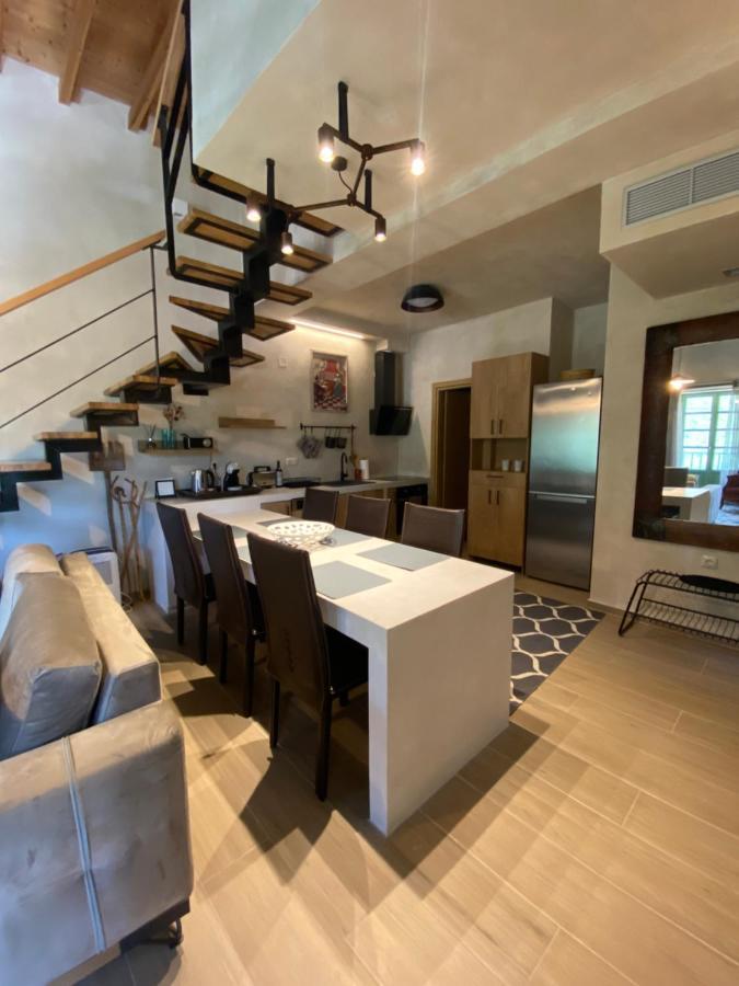 Aristi Boutique Stonehouse With Attic Apartman Kültér fotó