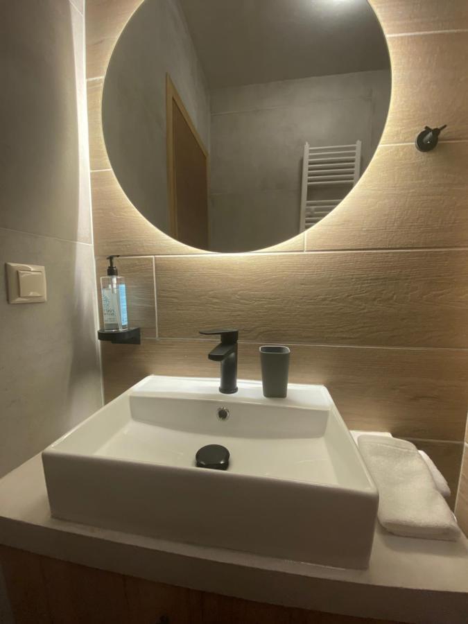 Aristi Boutique Stonehouse With Attic Apartman Kültér fotó