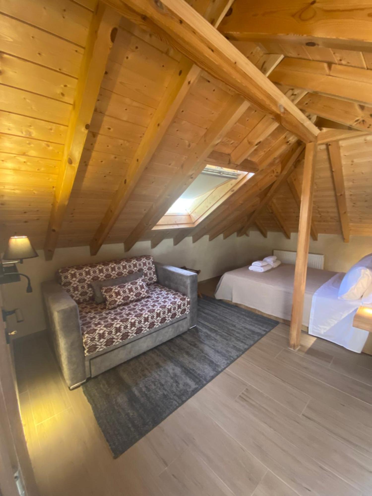 Aristi Boutique Stonehouse With Attic Apartman Kültér fotó