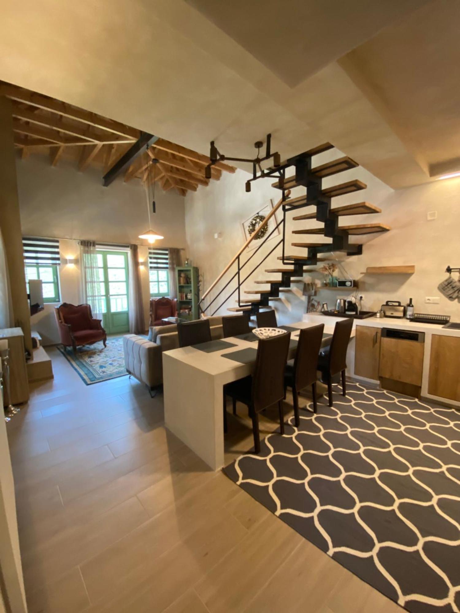 Aristi Boutique Stonehouse With Attic Apartman Kültér fotó