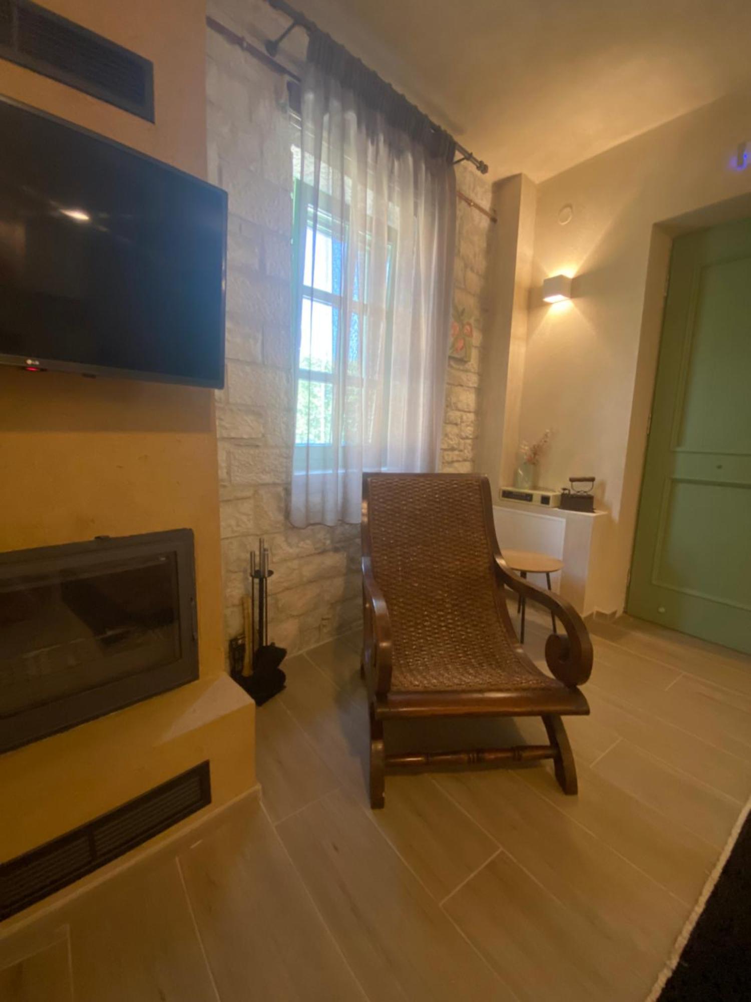 Aristi Boutique Stonehouse With Attic Apartman Kültér fotó