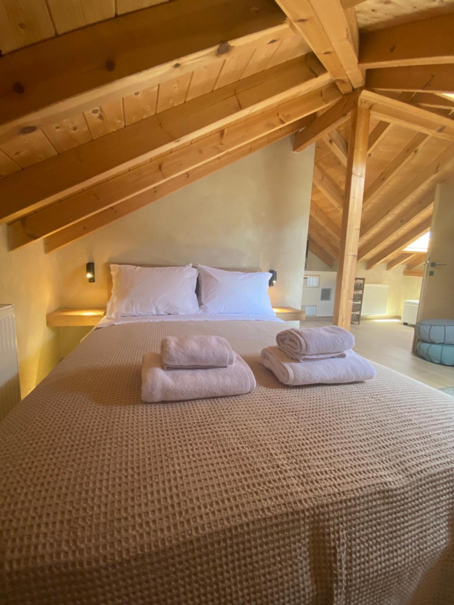 Aristi Boutique Stonehouse With Attic Apartman Kültér fotó