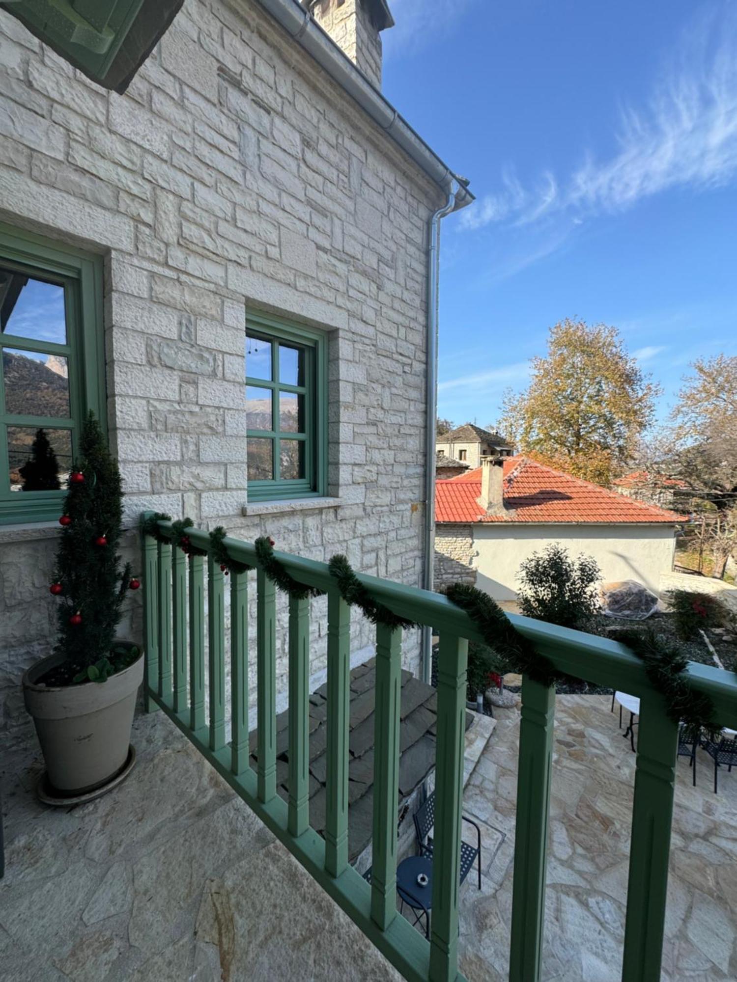 Aristi Boutique Stonehouse With Attic Apartman Kültér fotó
