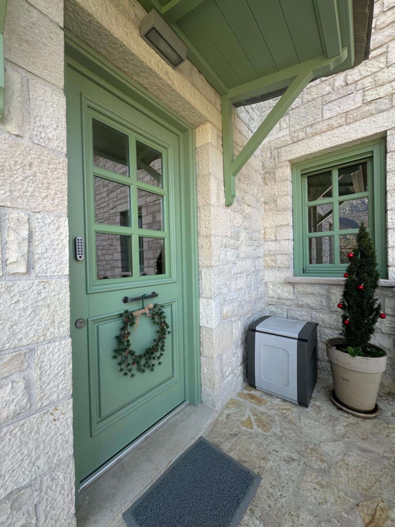Aristi Boutique Stonehouse With Attic Apartman Kültér fotó