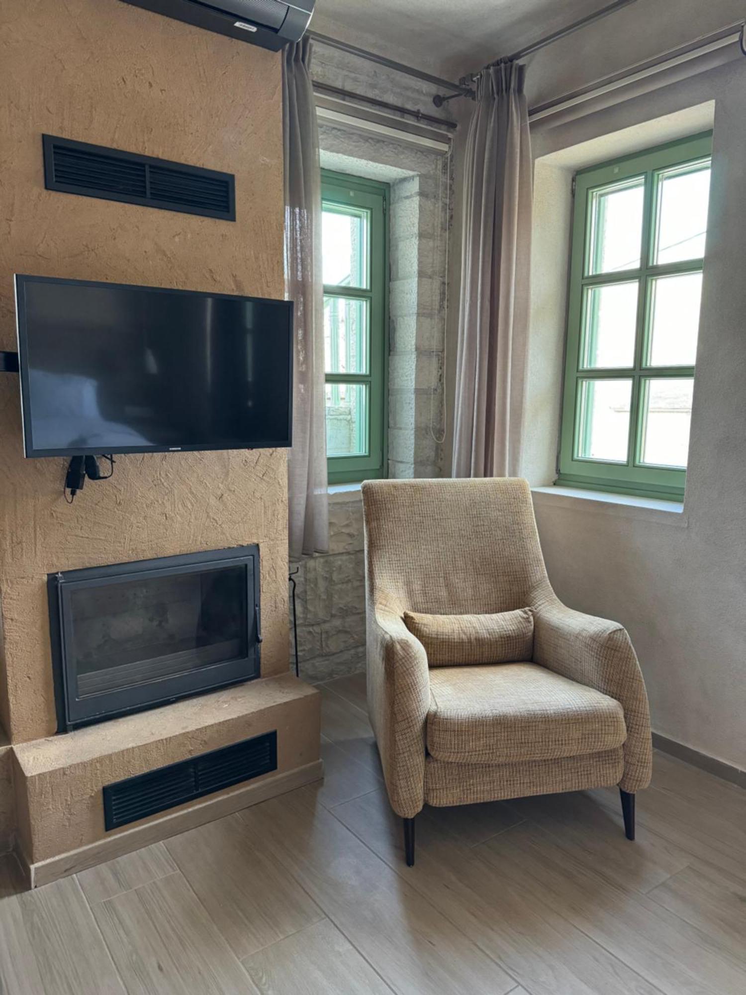 Aristi Boutique Stonehouse With Attic Apartman Kültér fotó
