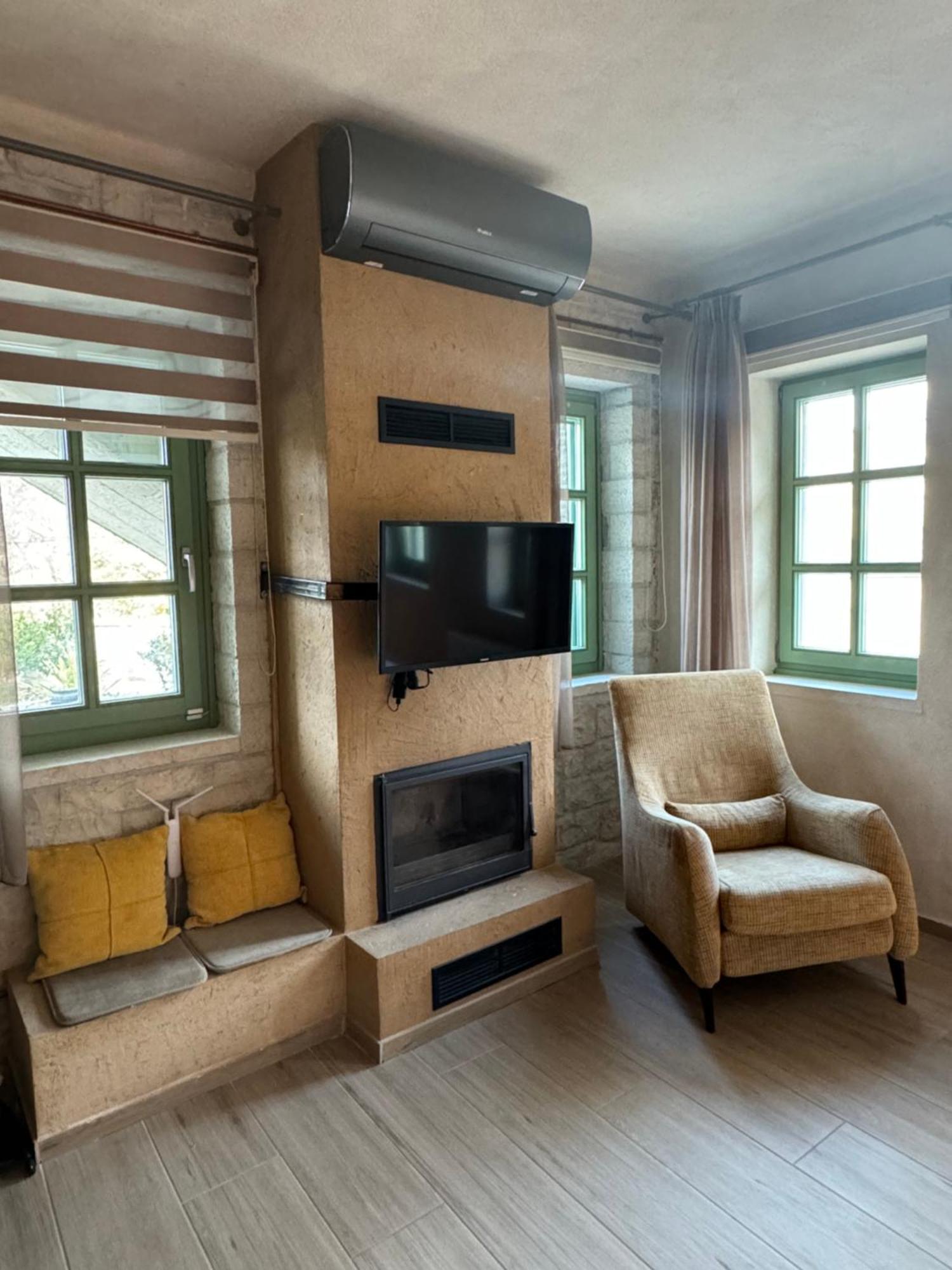 Aristi Boutique Stonehouse With Attic Apartman Kültér fotó
